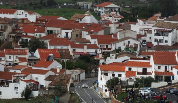 El proyecto, promovido por el Ayuntamiento para reducir la factura eléctrica de hogares y pymes, ha sido conocido por este medio a través de Ser Guadiato y no por el propio Ayuntamiento del pueblo, a pesar de ser la emisora municipal el único medio local. El Ayuntamiento de Espiel ha impulsado la creación de la Comunidad Energética Local (CEL) «Virgen de la Estrella», un proyecto diseñado para acercar el autoconsumo renovable a los hogares y empresas del municipio y reducir el gasto del suministro eléctrico