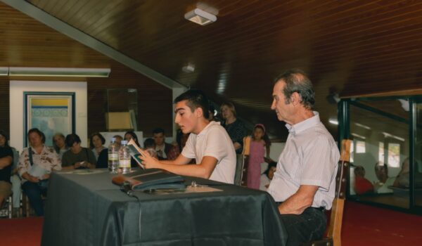 Un Faro Contra el Silencio: Hugo Escribano, Autor de 14 años, Conecta su Novela Sobre Acoso con el Caso de Sandra