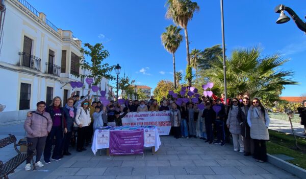 ESPIEL SE VISTE DE MORADO: Emotivo Acto en el Paseo Contra la Violencia de Género