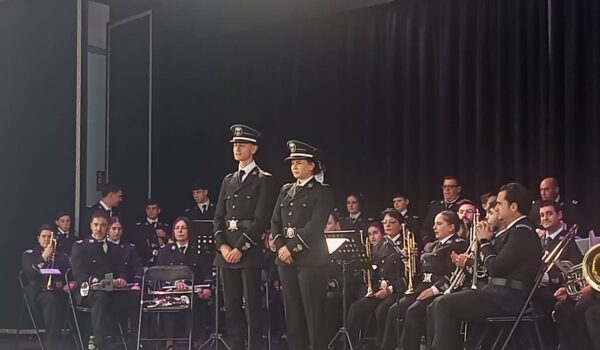 Nueva piel para sones de pasión: La A.M. Sierra del Castillo presenta su uniforme en Espiel