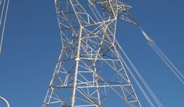 170.000 euros para blindar la red eléctrica de Espiel: Endesa renueva más de 10 kilómetros de tendido en la línea ‘Ballesta