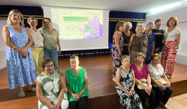 La Asociación de Mujeres Las Azucenas de Espiel aborda la prevención de las violencias digitales en una jornada formativa